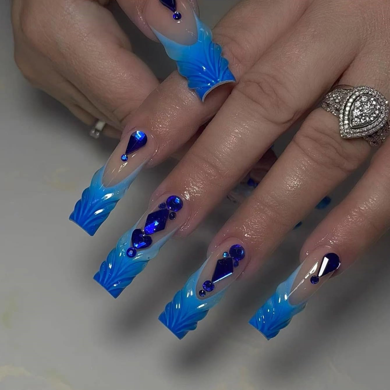 Press on Nails Long Square Fake Nails Silver French False Tip with Rhinestones Charms Design Glue on Nails 3D Heart Stick on Nails Elegant Glitter Glossy Acrylic Nails for Women Manicure 24Pcs